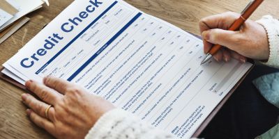 Ein Kredit-Antrag wird gestellt und dieser geprüft.