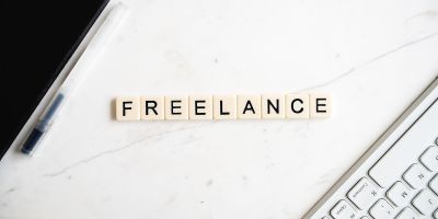 Das Wort Freelance wurde aus einzelnen Buchstaben auf einem